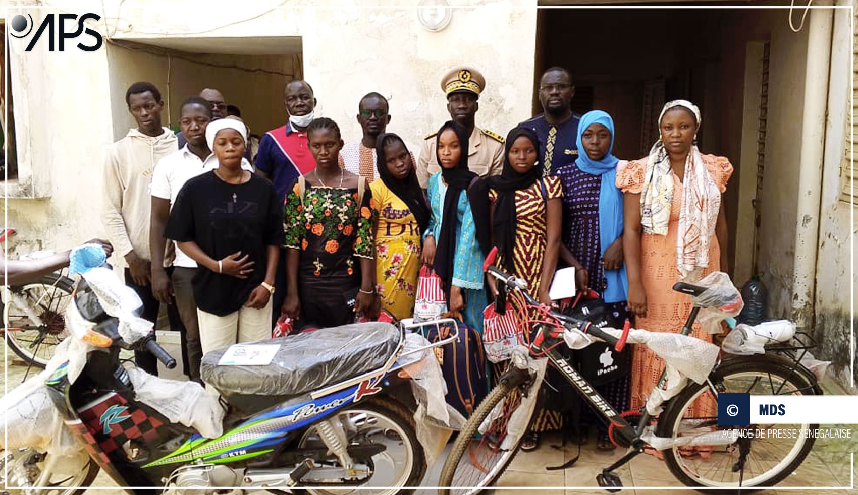 Senegal Societe K Dougou Un Don De Motos De V Los Et De