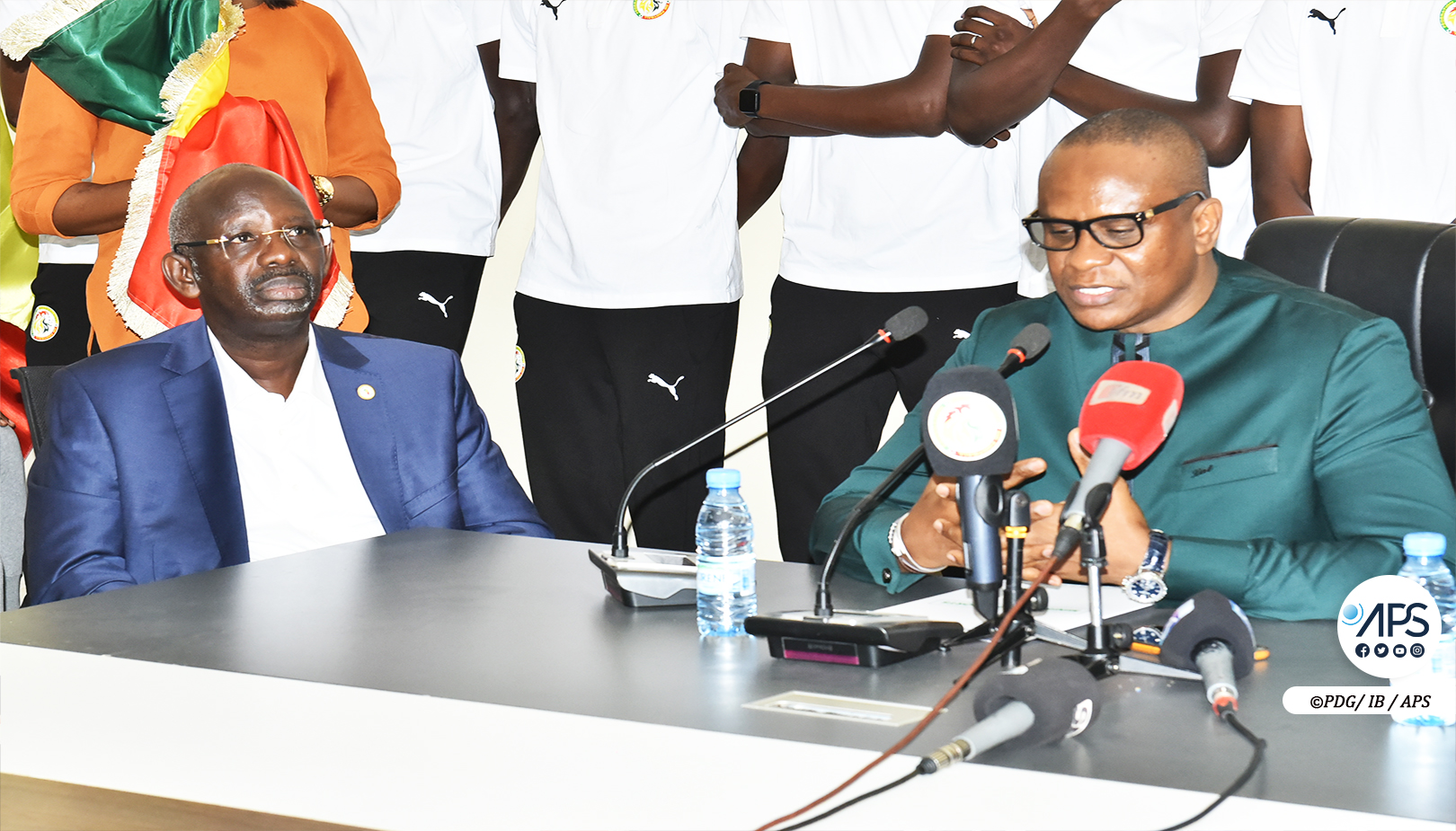 Jeux olympiques : quand une athlète blanche porte-drapeau du Sénégal fait  le buzz - Jeune Afrique