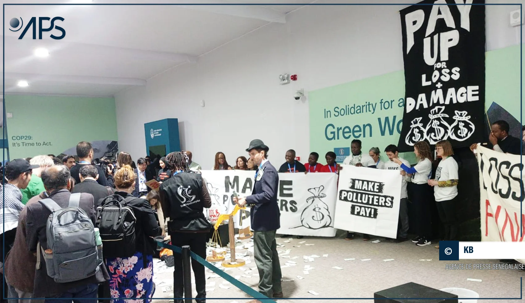 COP 29 : des activistes manifestent dans le but de ”faire payer les pays pollueurs”