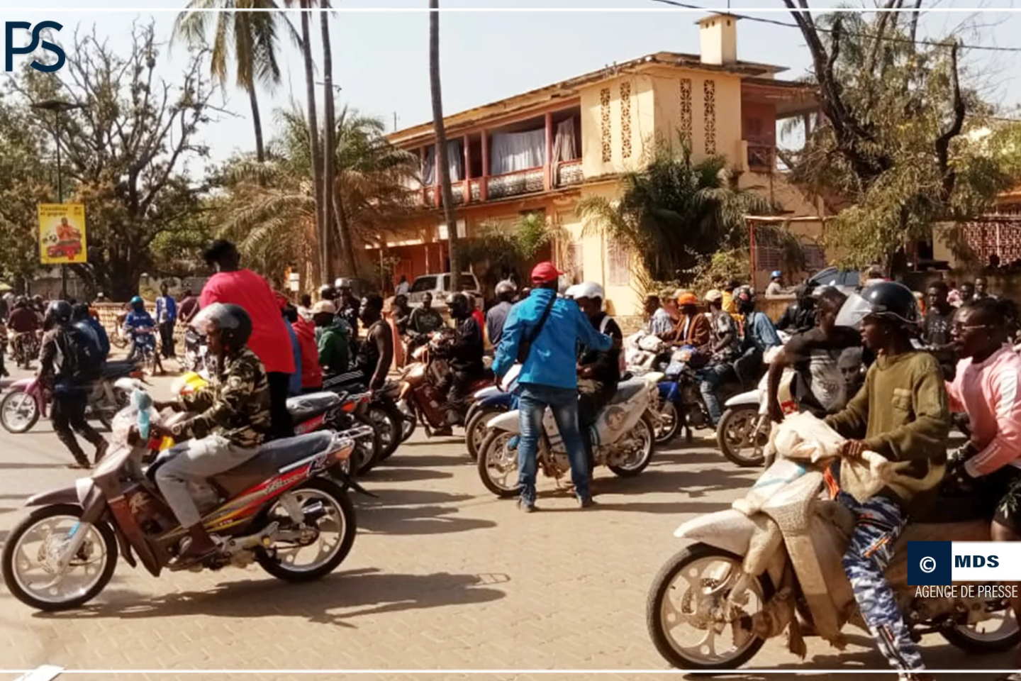 Ziguinchor : les conducteurs de motos taxis “jakarta” manifestent contre l’immatriculation des deux roues   