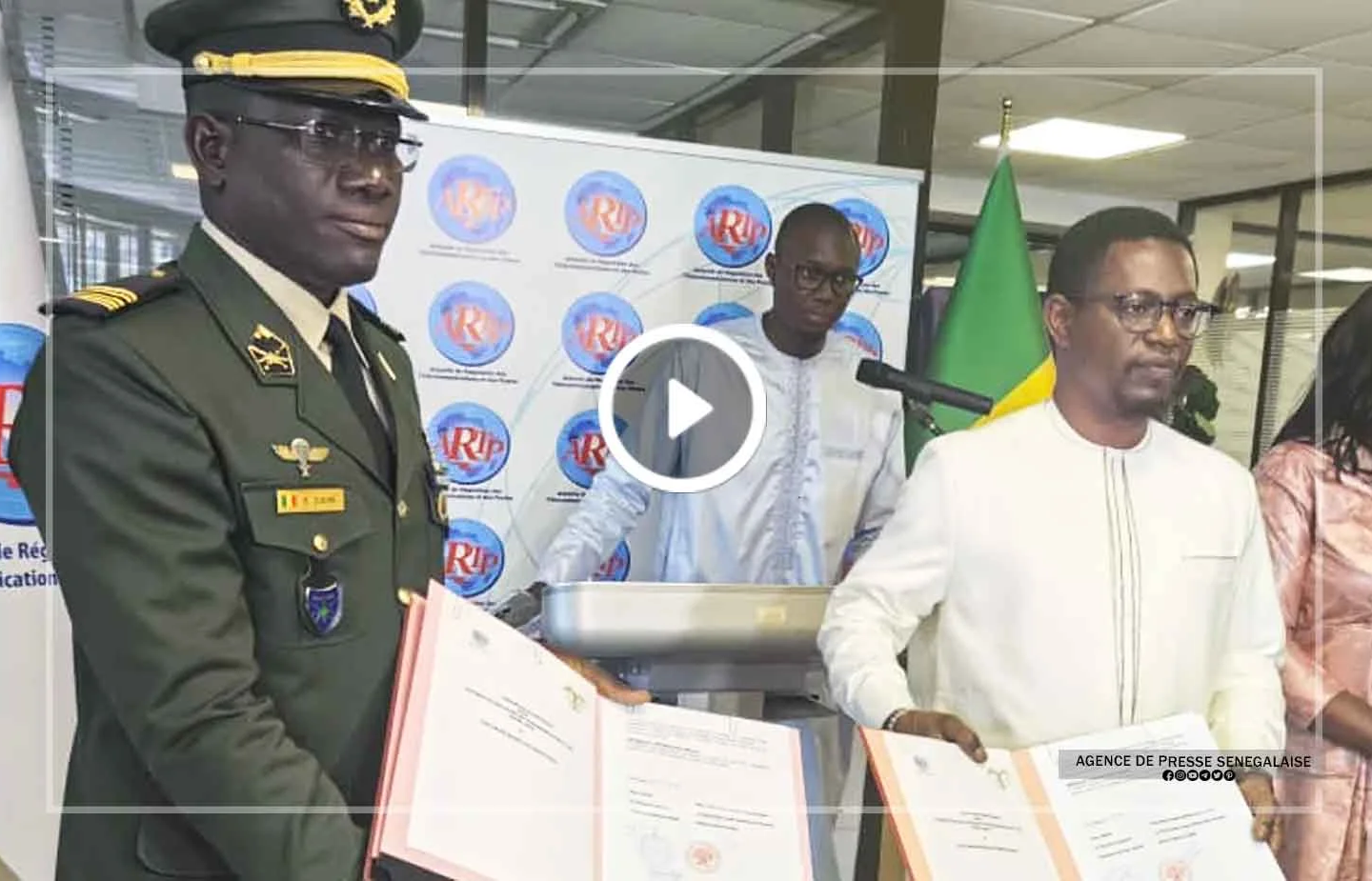 L’ARTP dote les armées sénégalaises de deux véhicules de contrôle des fréquences