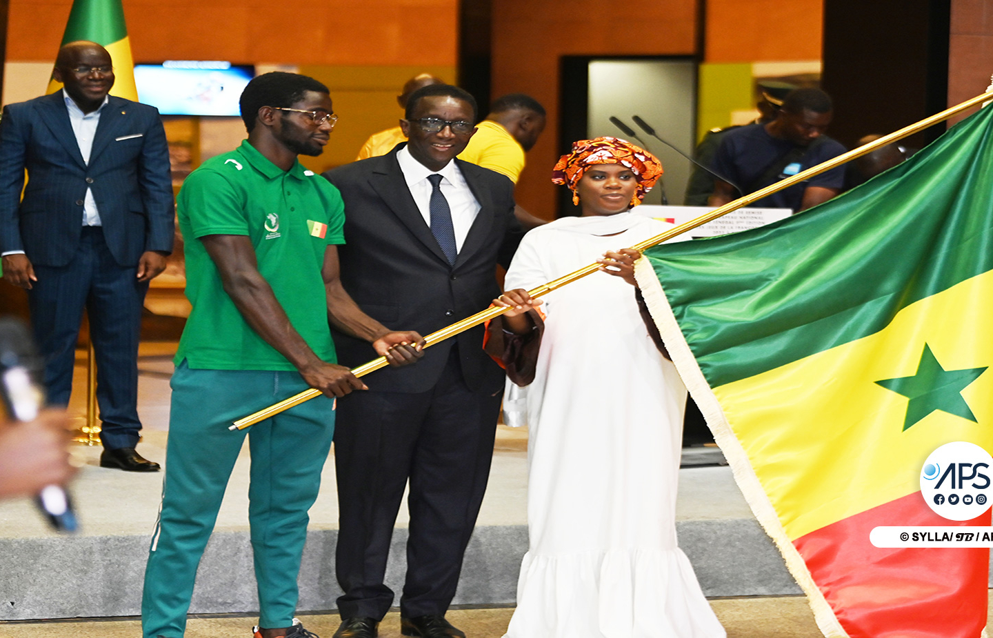 Jeux de la francophonie : Amadou Bâ remet le drapeau national à la délégation sénégalaise