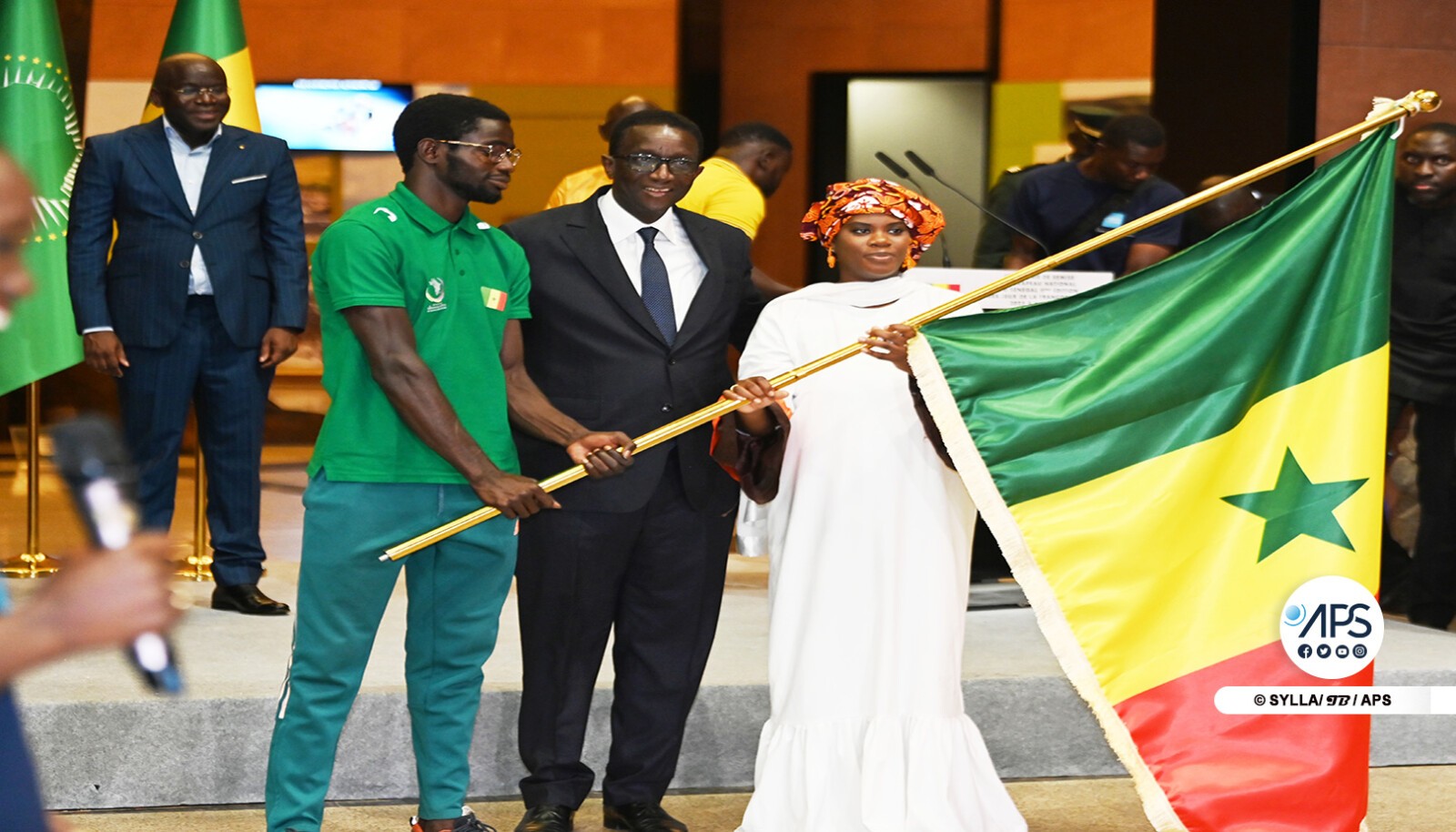 Jeux de la francophonie : Amadou Bâ remet le drapeau national à la délégation sénégalaise
