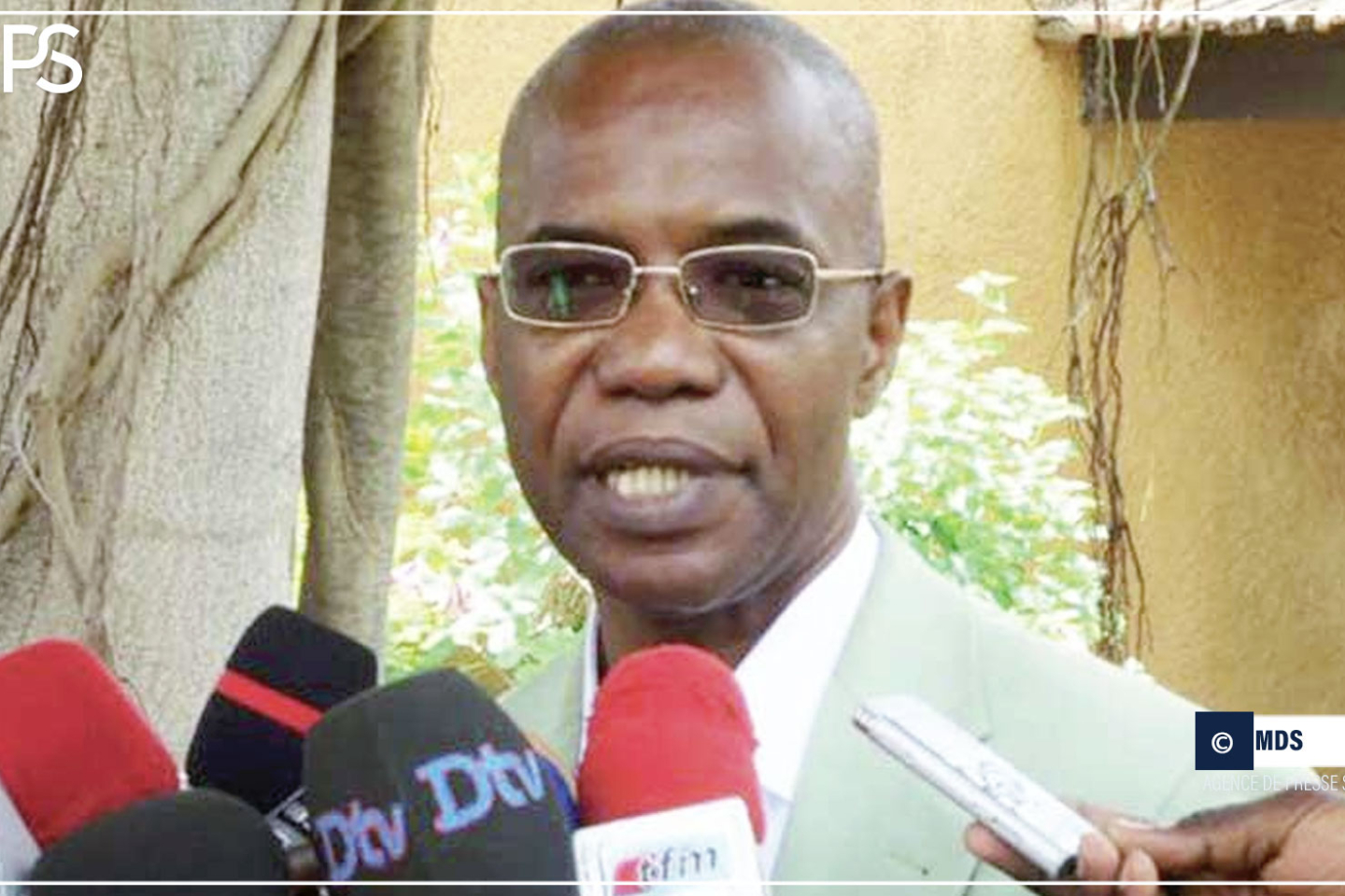 Africom SAU suspend la parution de Stades et Sunu Lamb