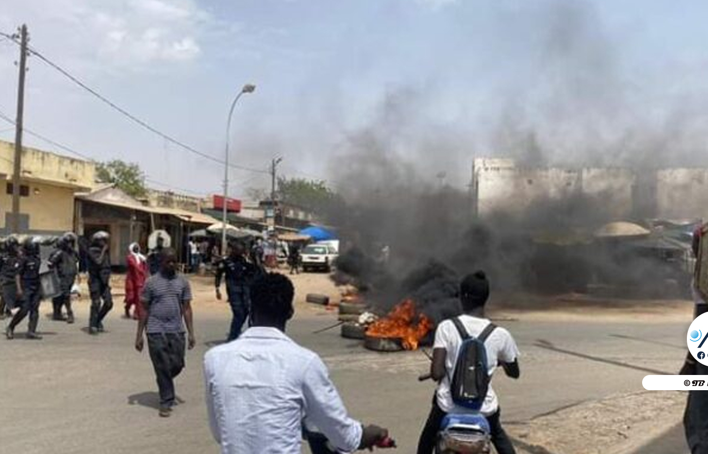 Kaolack : des manifestants perturbent la circulation sur la route nationale 1 avec des pneus brulés