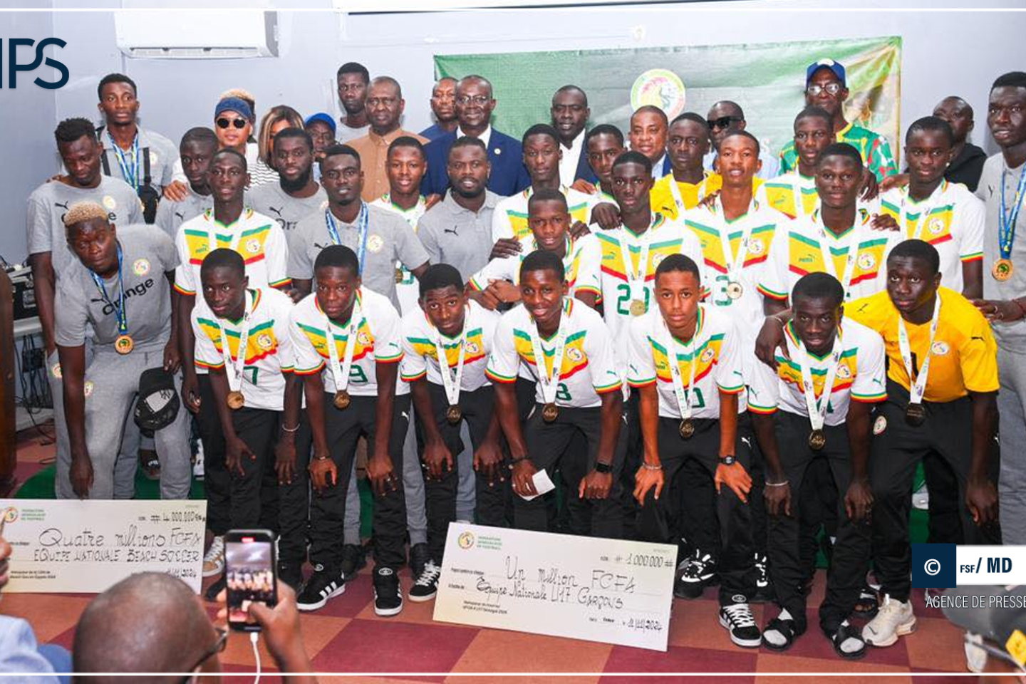 Des primes de performance de 130 millions de FCFA aux  Lions de la plage et aux U17