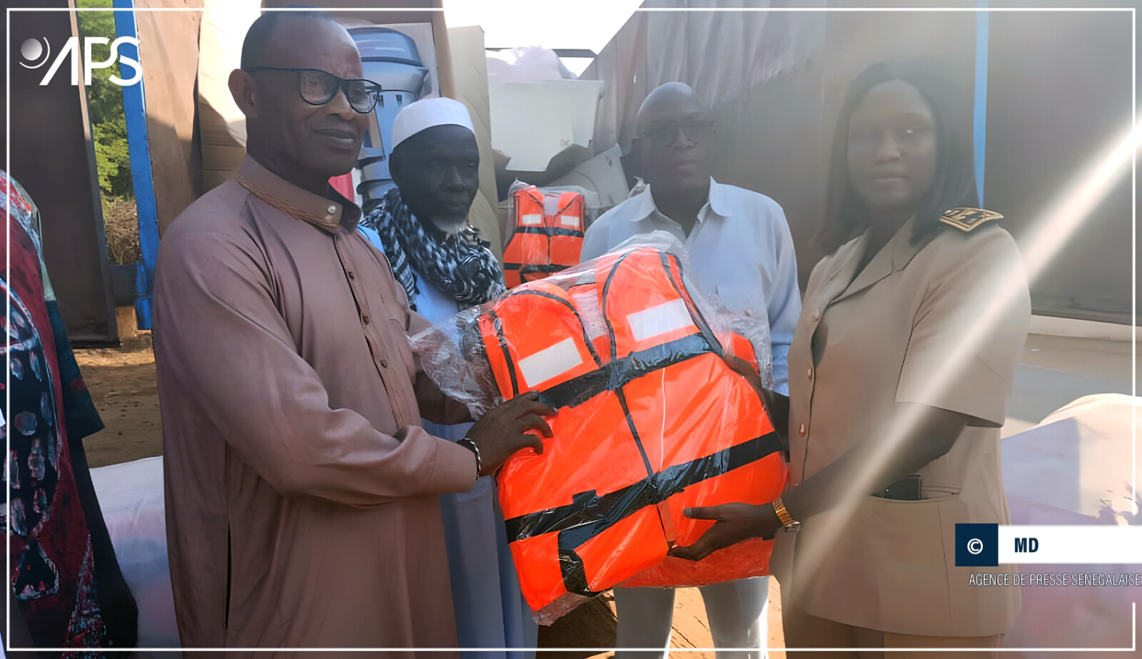 Transport fluvial : deux pirogues motorisées et mille gilets de sauvetage offerts aux usagers du fleuve Sénégal