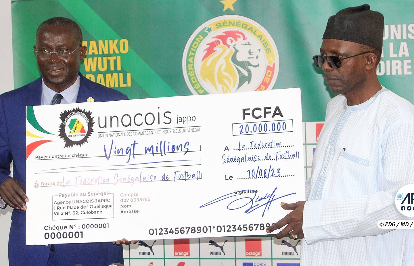 L’UNACOIS Jappo remet un chèque de 20 millions FCFA à la FSF