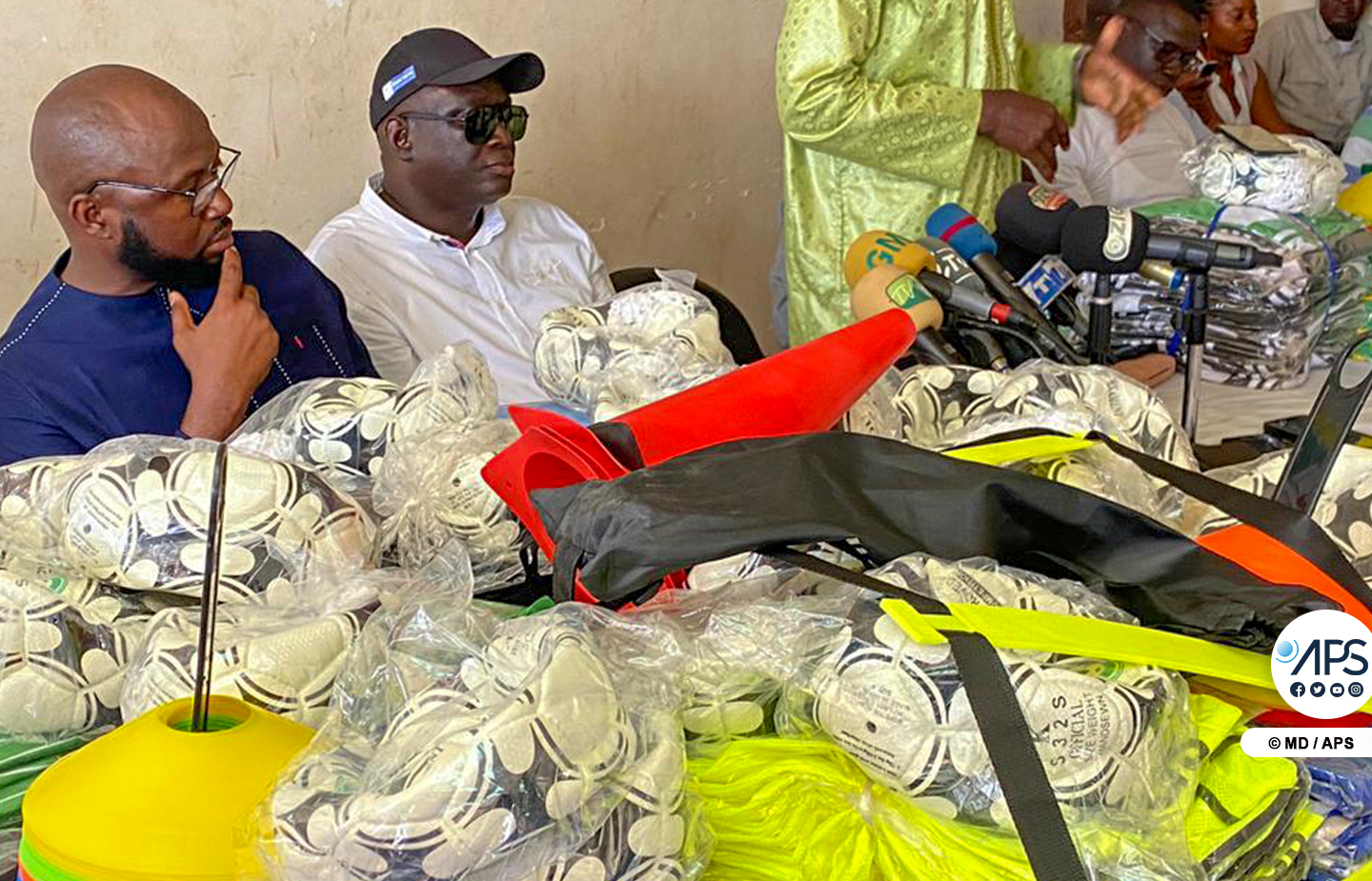 Ziguinchor : Seydou Sané offre des équipements et du matériel didactique aux écoles de football