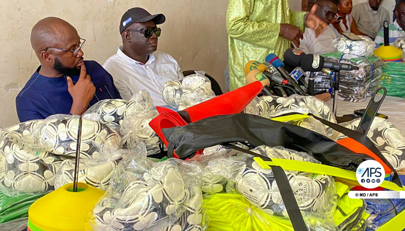 Ziguinchor : Seydou Sané offre des équipements et du matériel didactique aux écoles de football