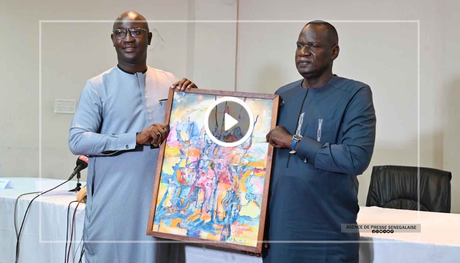 Cérémonie de passation de service à l'APS entre Thierno Ahmadou Sy et Momar Diongue Cérémonie de passation de service à l'APS entre Thierno Ahmadou Sy et Momar Diongue
