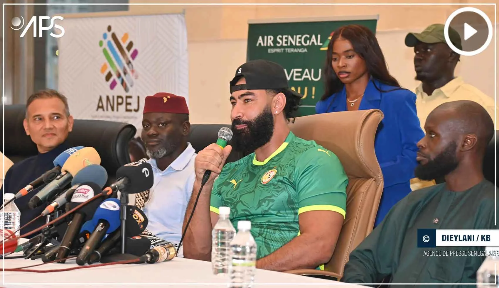 Le rappeur Français La Fouine en concert au grand théâtre, samedi