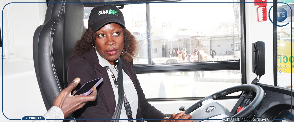 Anna Ndour : d’enseignante à conductrice de BRT