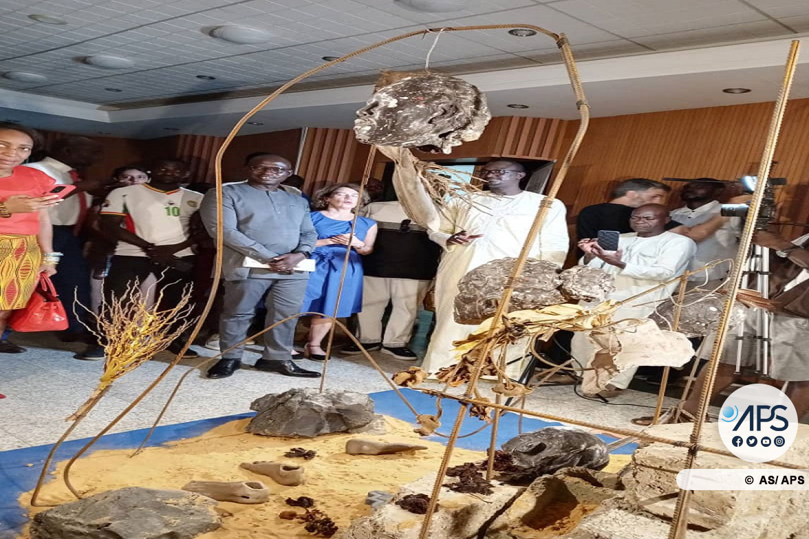 “Bienalsur” fait don d’une œuvre d’art au Monument de la renaissance africaine