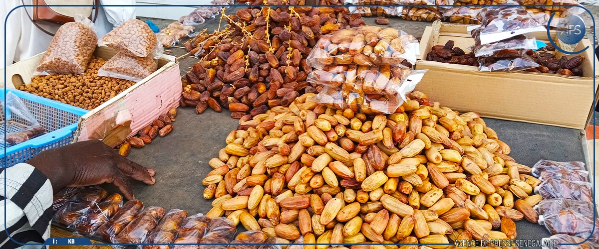 A Dakar, les vendeurs de dattes espèrent faire de bonnes affaires durant le ramadan