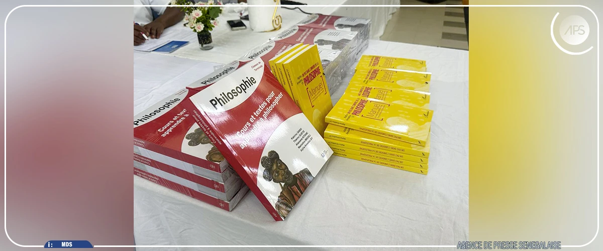 Des livres de philosophie offerts au lycée de Richard-Toll