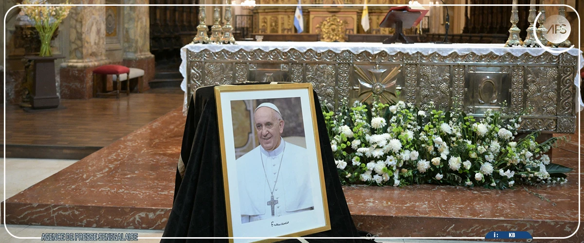 Une messe solennelle à la mémoire du pape François, vendredi, à la cathédrale de Dakar