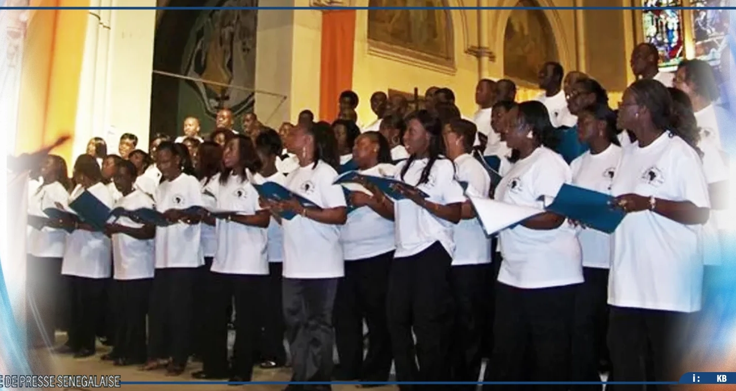 Les chants chorals accompagnent les pèlerins dans la prière (maître de chœur)