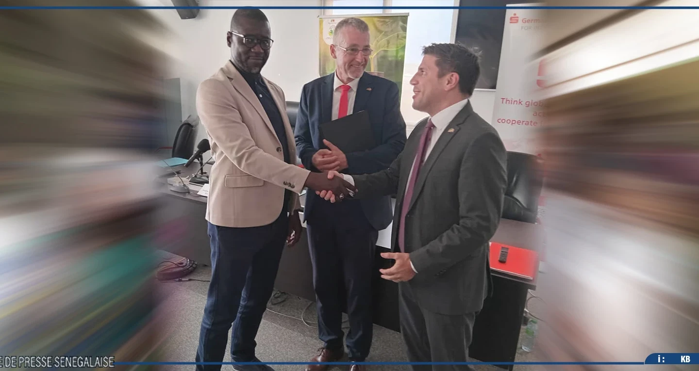 Signature de deux conventions pour faciliter l’accès à des services financiers adaptés