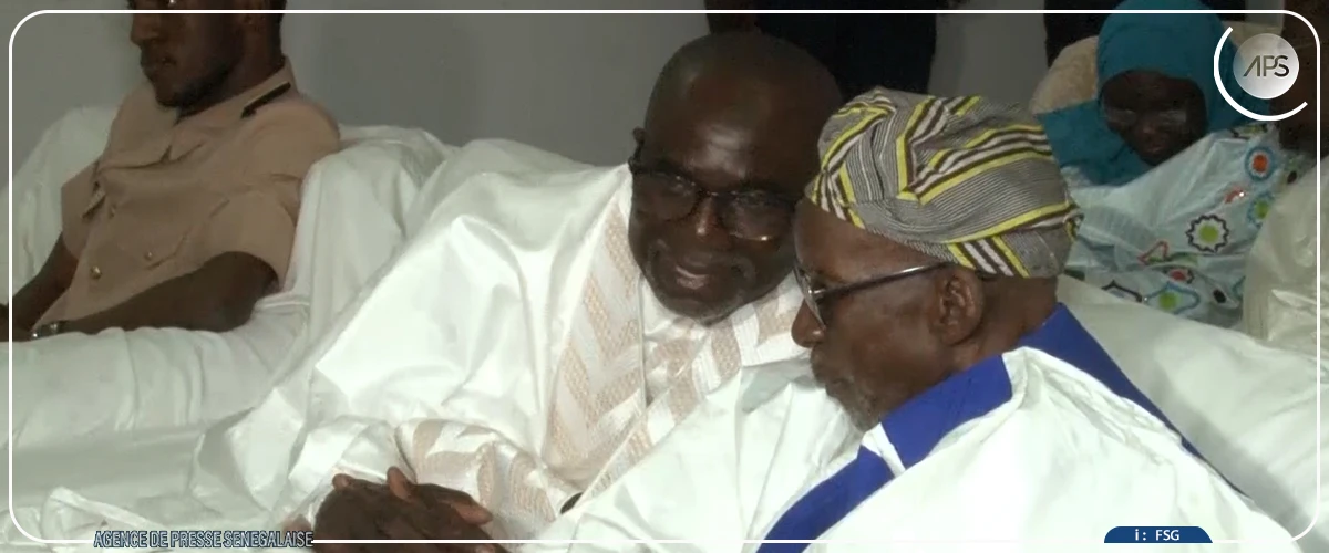 Amadou Moustapha Njekk Sarré présente les grandes lignes du programme ”Daara-Atelier” au khalife de Médina Baye