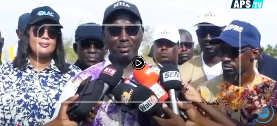 Saint-Louis : Cheikh Tidiane Dièye visite les quartiers inondés et les ouvrages d’assainissement