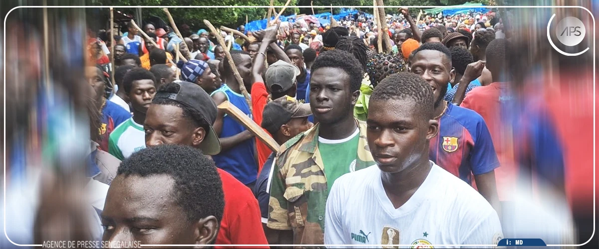 A Thiobon, des centaines de jeunes entament le "Boukout", l'entrée dans le bois sacré