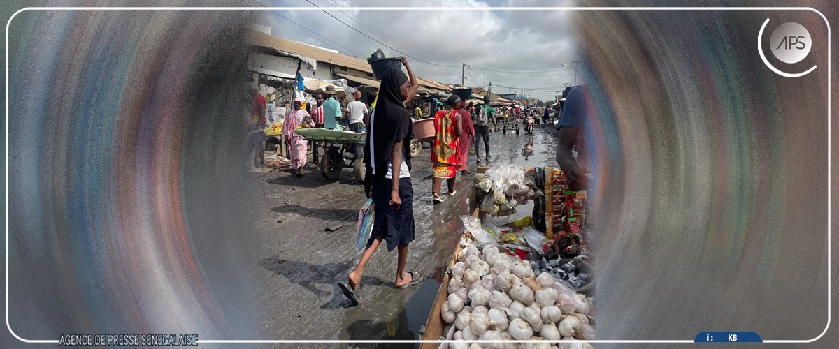 A Kaolack, les eaux stagnantes compliquent la vie des usagers du marché “Geej”