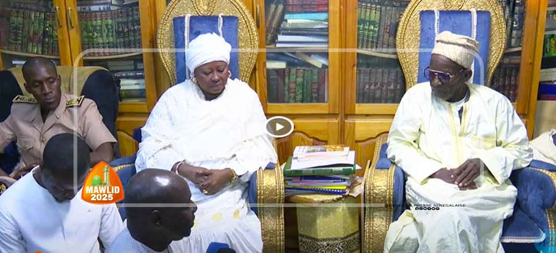 Le ministre de la Famille en ziar chez les Khalifes de Médina Baye et Léona Niassène