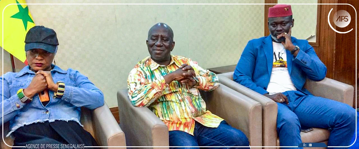 L’artiste ivoirienne Aïcha Traoré en repérage à Dakar pour un futur concert