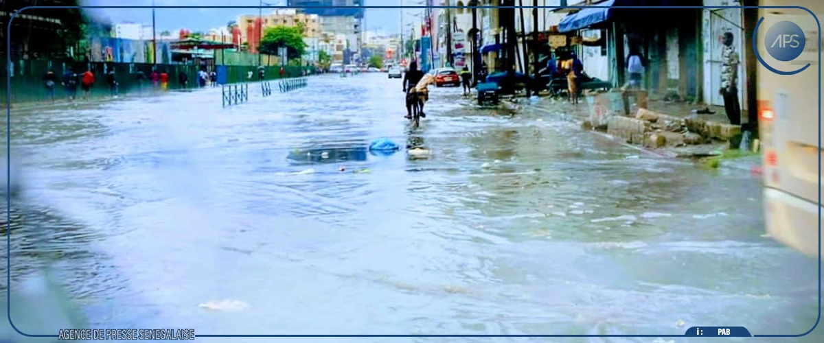 À Dakar, de fortes pluies perturbent la circulation automobile vers le centre-ville