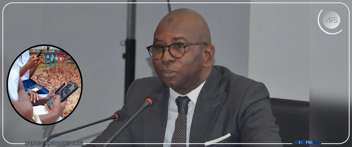 Interdiction de l’usage du téléphone portable en milieu scolaire dès la rentrée prochaine (ministère)