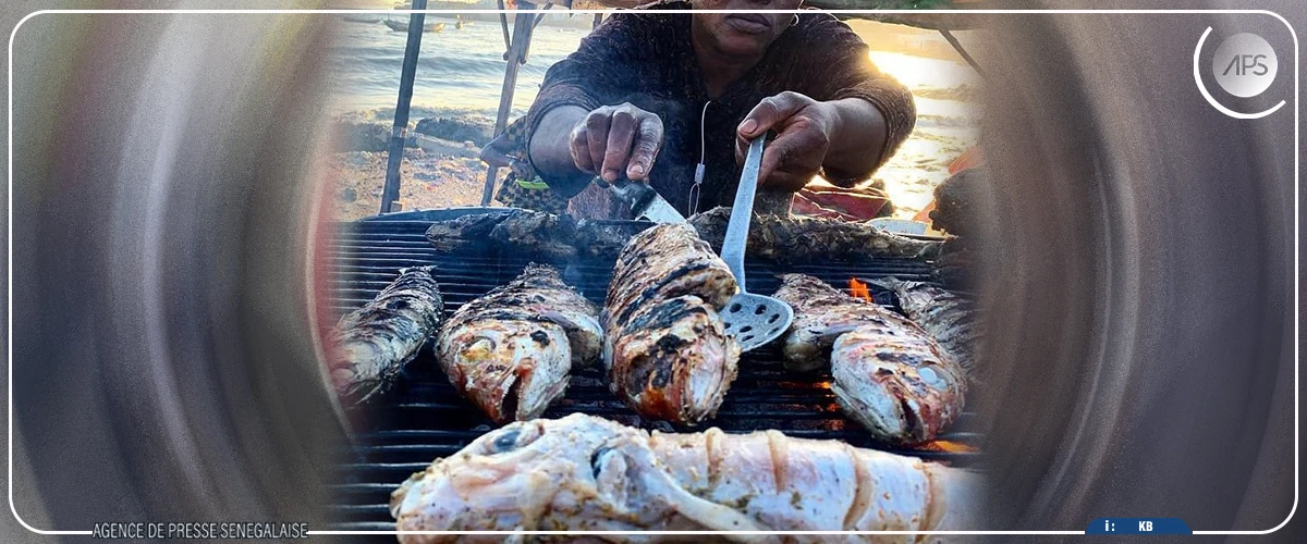 La plage de Soumbédioune, un lieu de rencontres conviviales autour d’un plat de poisson braisé