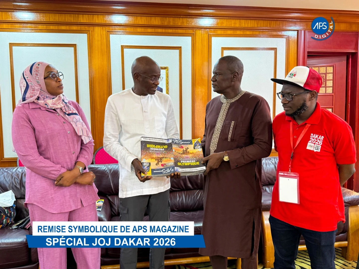 Remise symbolique de APS MAGAZINE Spécial JOJ DAKAR 2026