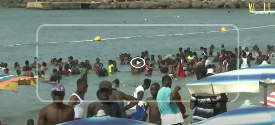 À Ngor, les vendeurs saisonniers profitent des derniers jours des vacances