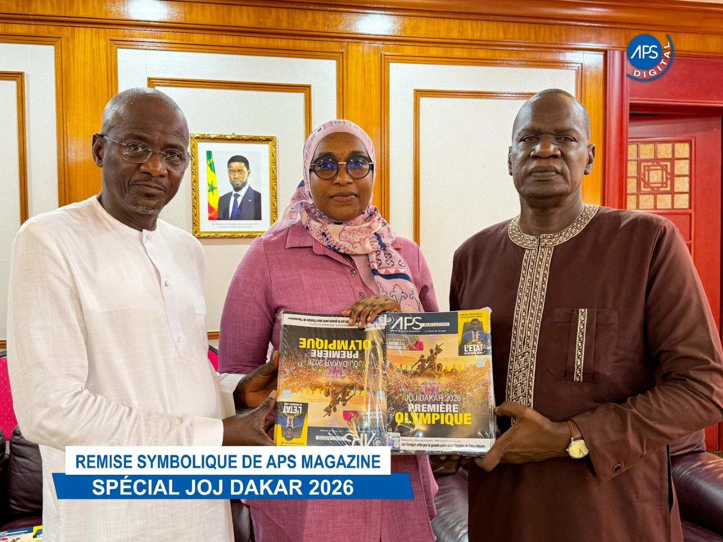 Remise symbolique de APS MAGAZINE Spécial JOJ DAKAR 2026