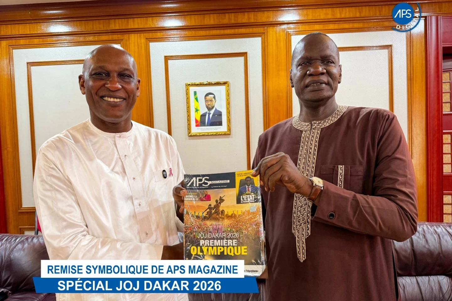 Remise symbolique de APS MAGAZINE Spécial JOJ DAKAR 2026