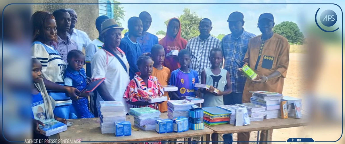 L’association des étudiants ressortissants de Bacoum offre des fournitures aux élèves de leur village