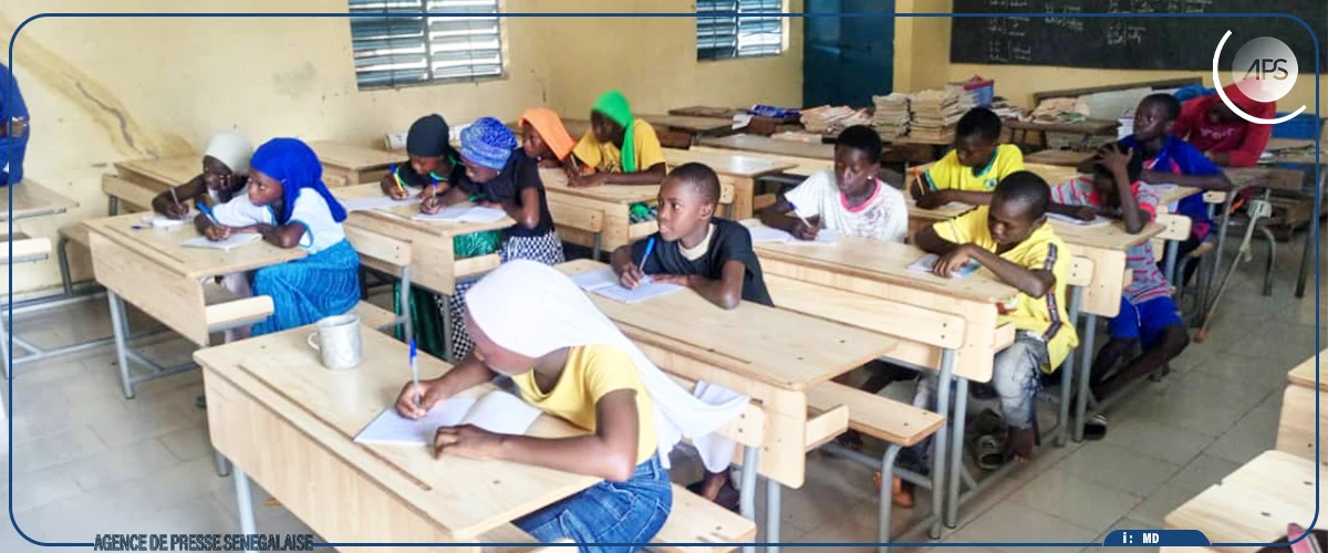 L'association des étudiants ressortissants de Bacoum offre des fournitures aux élèves de leur village