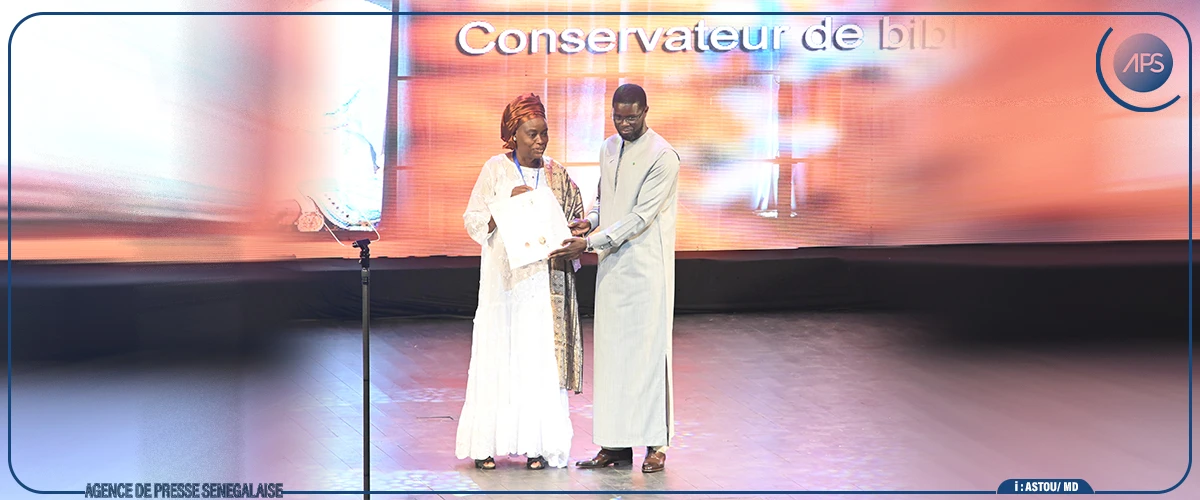 Le chef de l’État honore cinq personnalités pour leur contribution à la promotion du livre