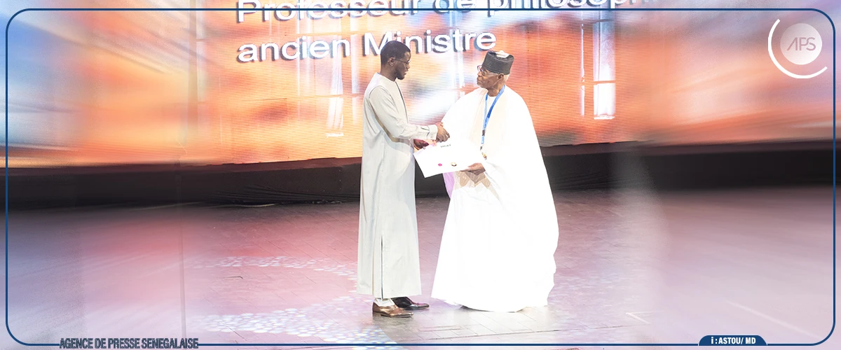 Le chef de l’État honore cinq personnalités pour leur contribution à la promotion du livre