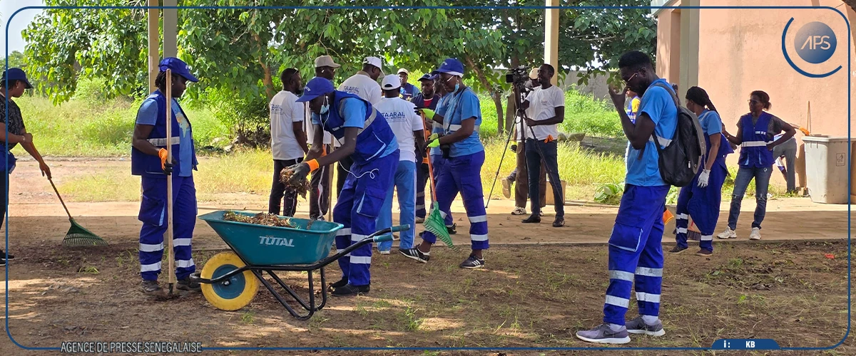 Une opération de désherbage au lycée technique de Thiès, pour marquer la journée nationale d’assainissement