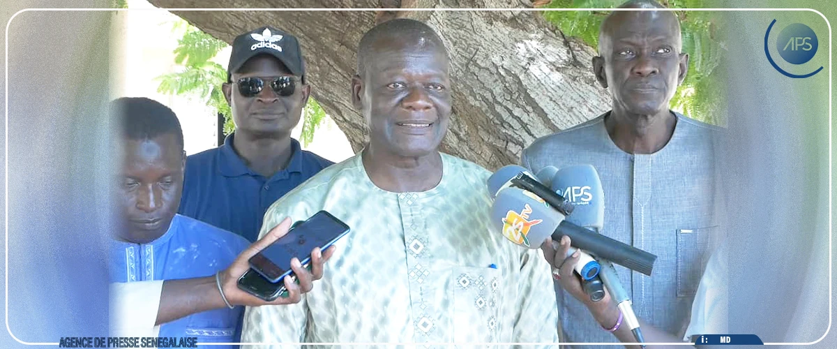 Ndiaganiao: le lycée Dioumacor reçoit un don de rames en papiers de ses anciens professeurs