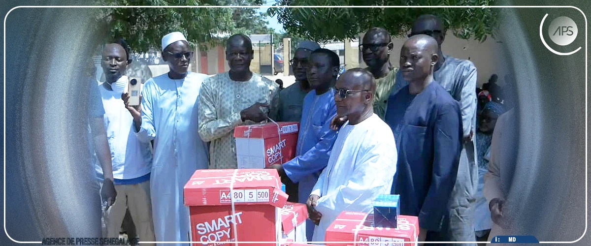 Ndiaganiao: le lycée Dioumacor reçoit un don de rames en papiers de ses anciens professeurs