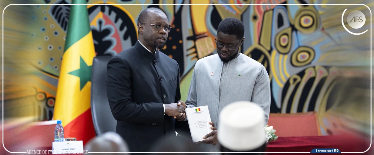 Bassirou Diomaye Faye reçoit le Livre blanc sur le massacre de Thiaroye