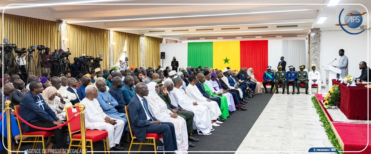 Bassirou Diomaye Faye reçoit le Livre blanc sur le massacre de Thiaroye