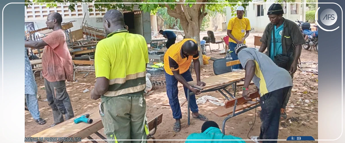 Kaffrine : un mouvement s’investit dans la réparation des tables-bancs des établissements scolaires