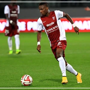 Sans club depuis 2024, Bouna Sarr retrouve du rythme avec Metz