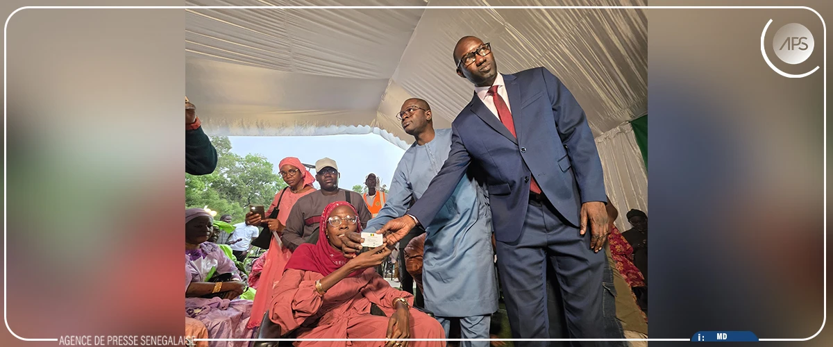 Couverture sanitaire universelle : le maire de Thiès réceptionne un lot de 1 304 cartes