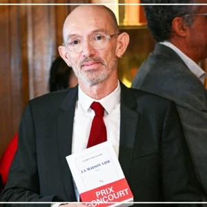 Le français Laurent Mauvignier lauréat du Prix Goncourt 2025 pour son roman "La maison vide"