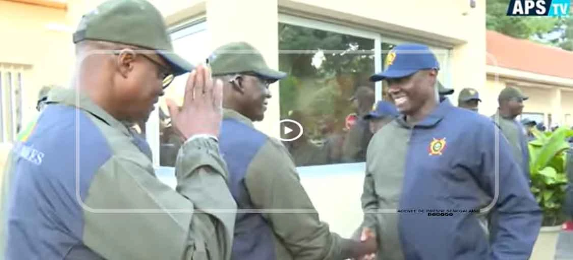 Randonnée des Forces armées : le chef de l’État au pas avec ses soldats.